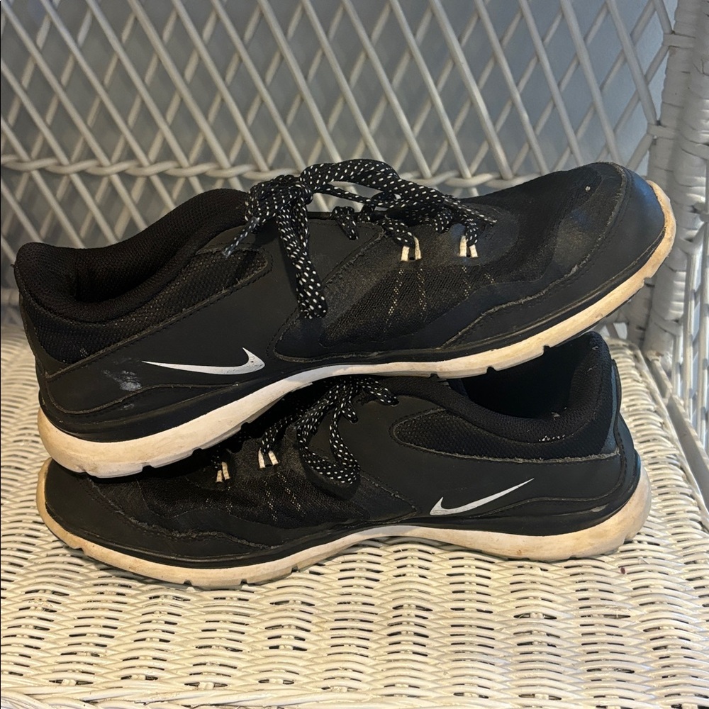 Nike Black and White Flex Trainers